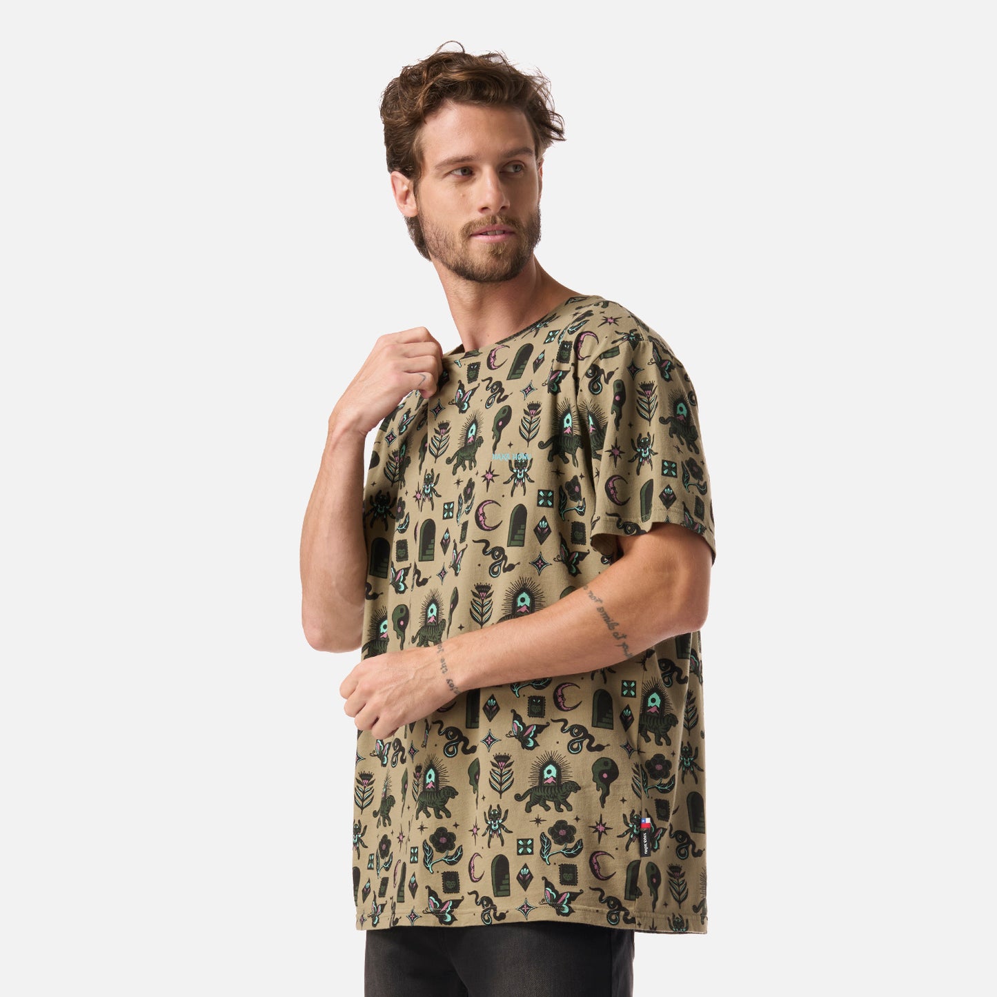 Polera Hombre Esoterica Print Verde Militar Haka Honu