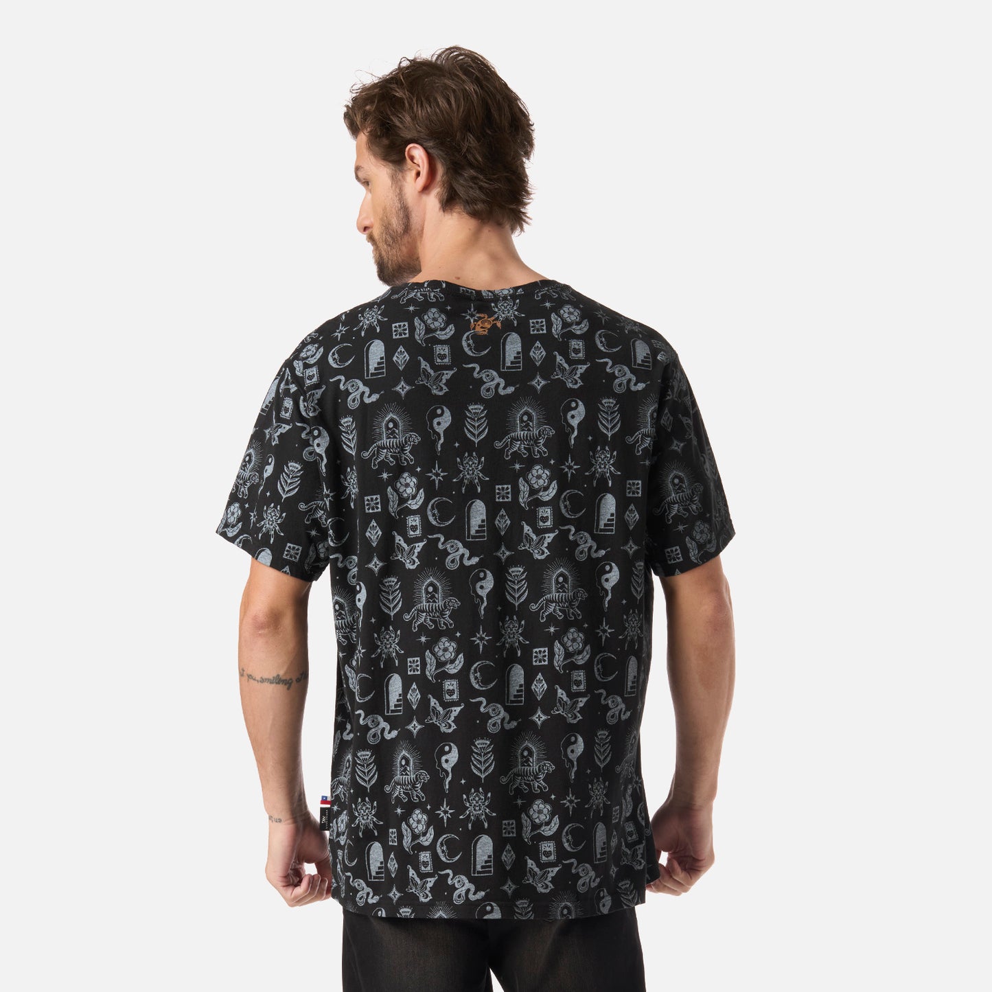 Polera Hombre Esoterica Print Negro Haka Honu