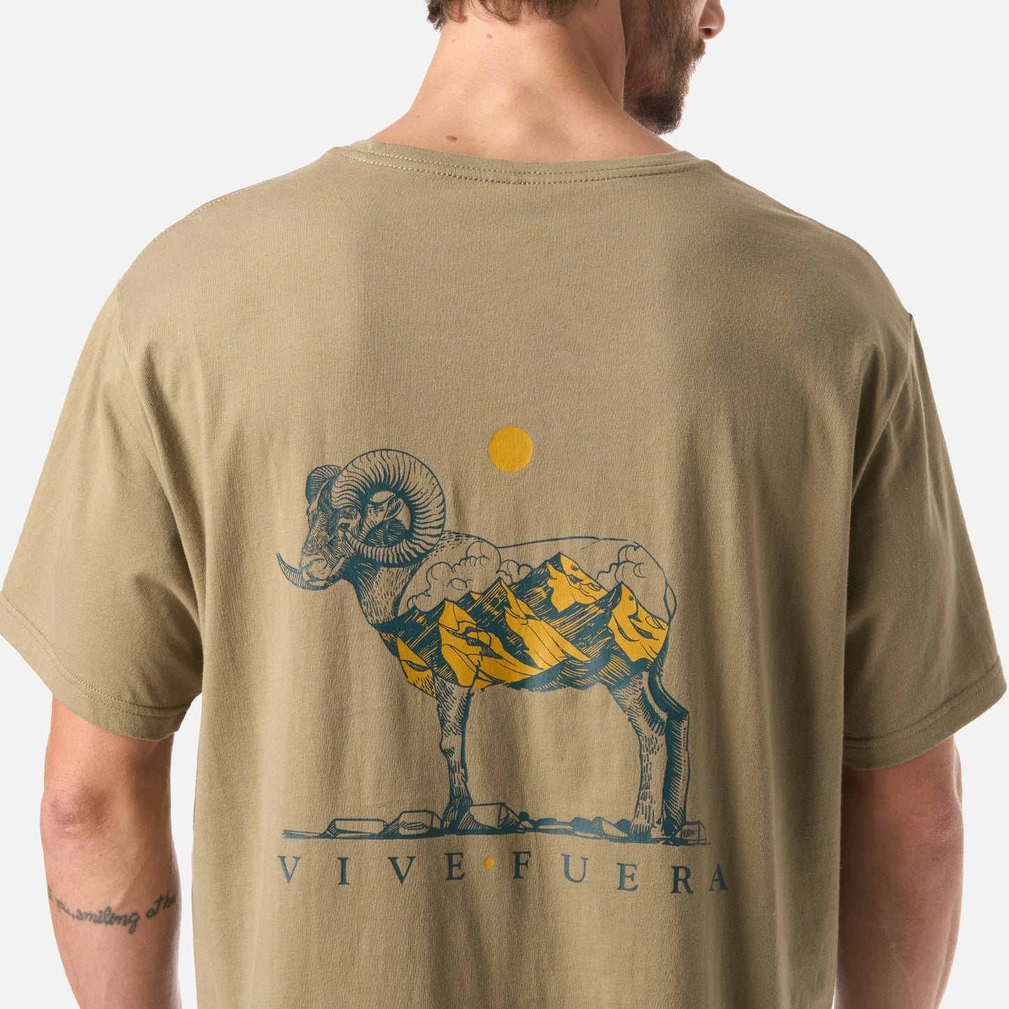 Polera Hombre El Cuernudo Verde Oliva Haka Honu