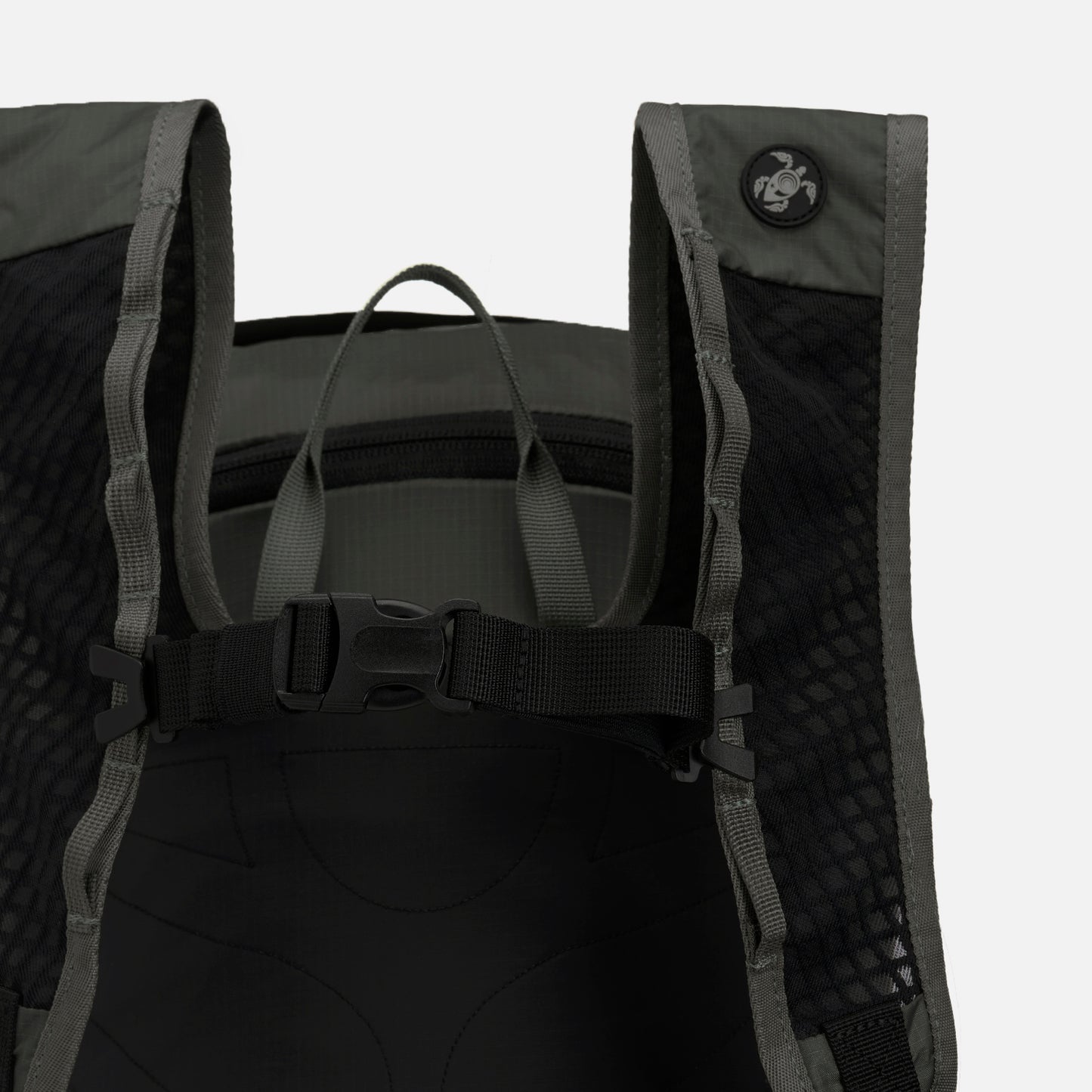 Mochila Peso Pluma 25L Negro  Haka Honu